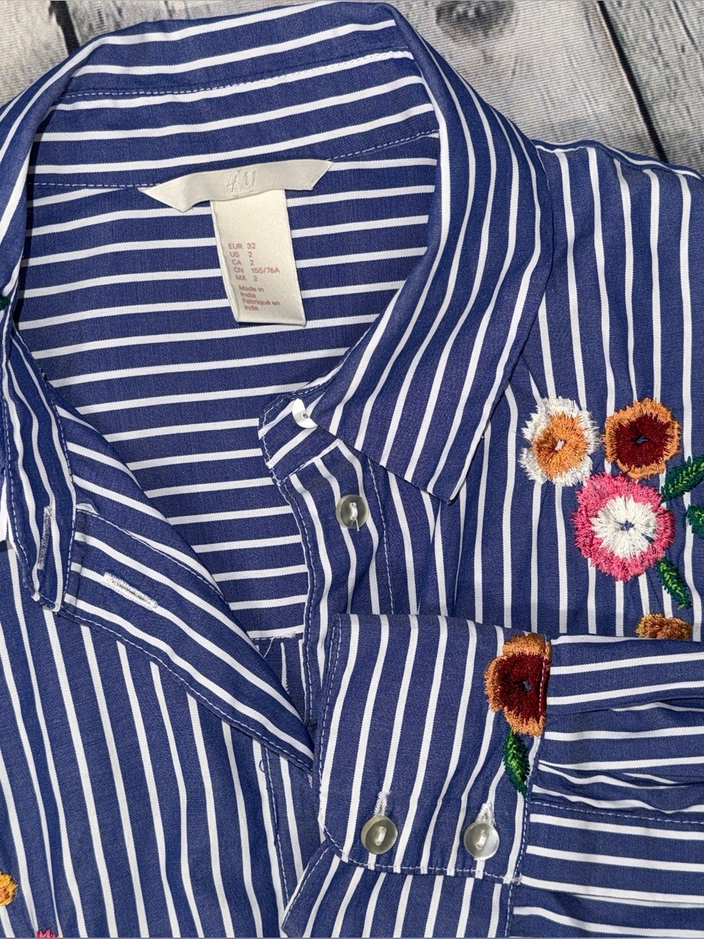 H&M Embroidered Button Down - Picture 5 of 5